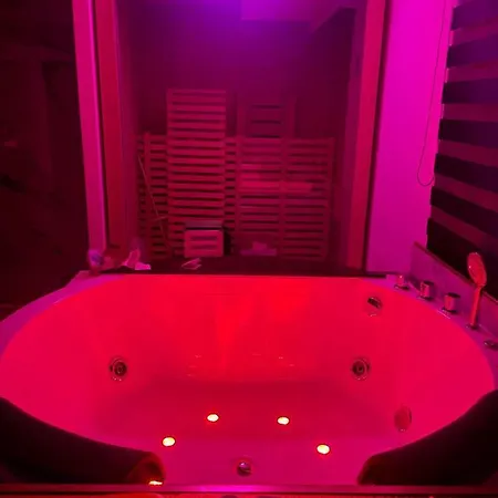 L'aurore De Charme, Clim Jacuzzi, Sauna, Piscine Chauffee Cuisine... Holiday home