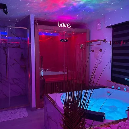 L'aurore De Charme, Clim Jacuzzi, Sauna, Piscine Chauffee Cuisine... Holiday home *
